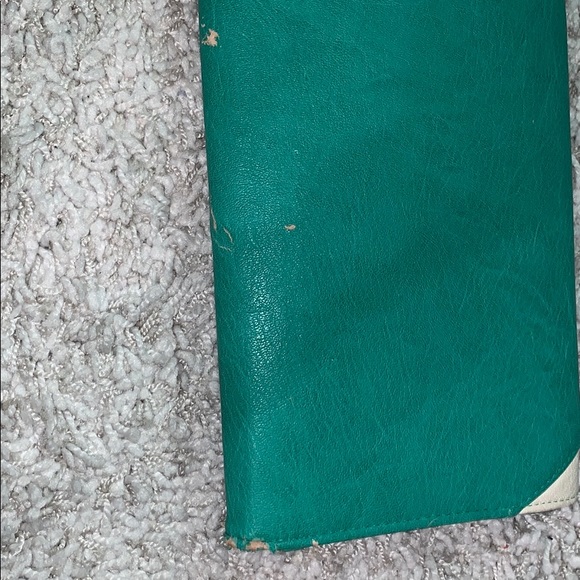 Green and Cream Envelope Purse with Gold Chain - Picture 4 of 8